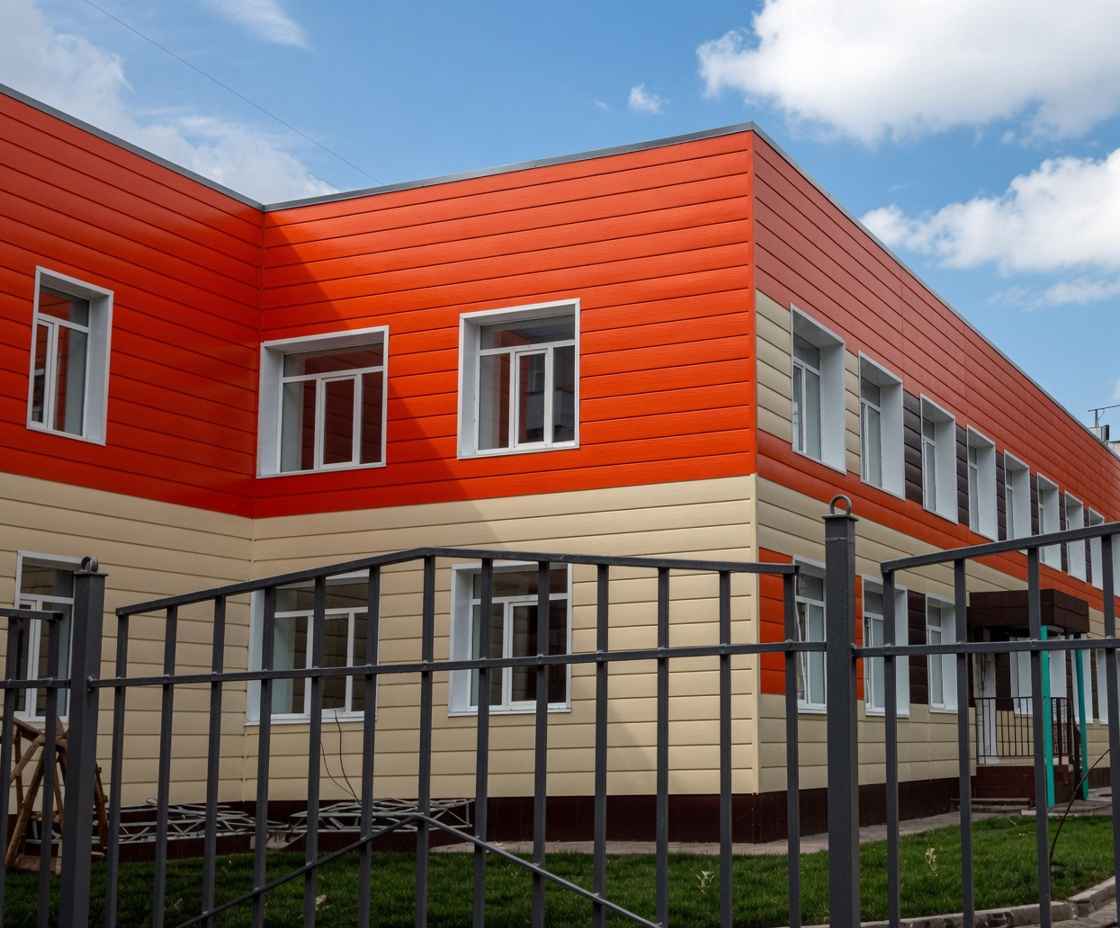 Линеарная панель на фасаде